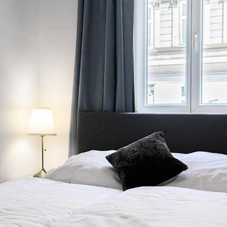 Attractive Apartment Near Wiener Stadthalle Bagian luar foto