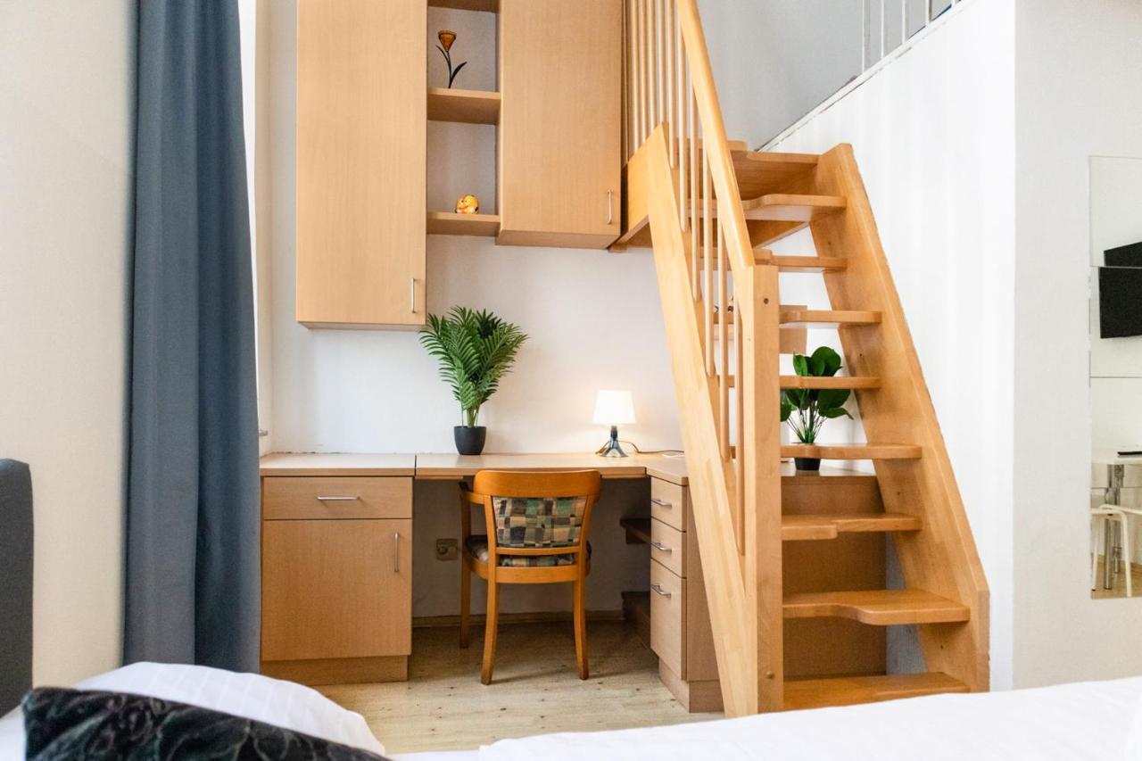 Attractive Apartment Near Wiener Stadthalle Bagian luar foto